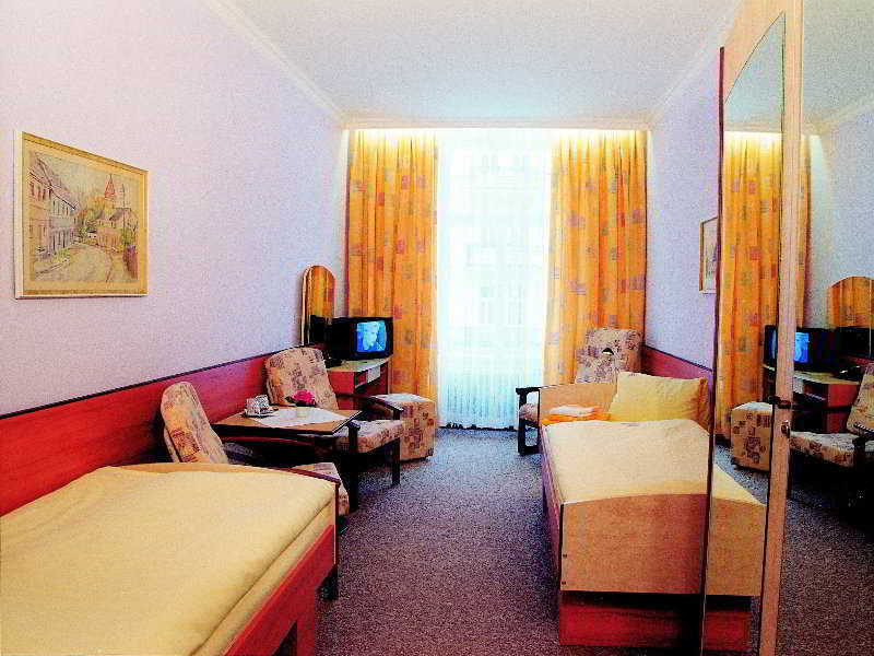 Krivan Hotel كارلوفي فاري المظهر الخارجي الصورة