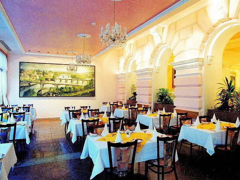 Krivan Hotel كارلوفي فاري المظهر الخارجي الصورة
